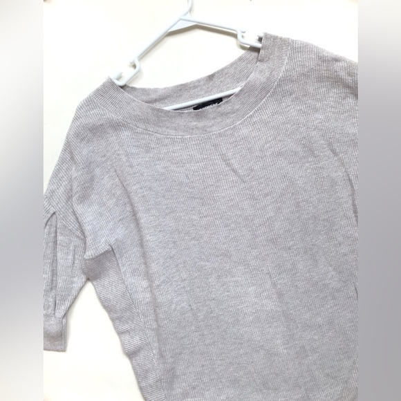 Express Extreme Circle Hem Volume Sleeve Sweater Sz S - Picture 3 of 4